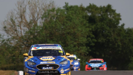 Как каток Саттона BTCC преодолел трудности Snettertonа
