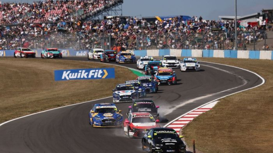 BTCC Donington Park: Морган обыграл Саттона в первом матче