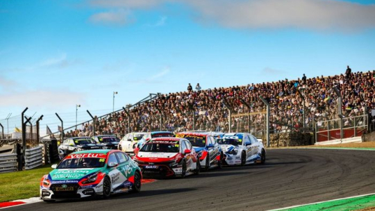 Как Ингрэм заявил о себе в сезоне BTCC 2026 года, прежде чем эффектно завершить карьеру